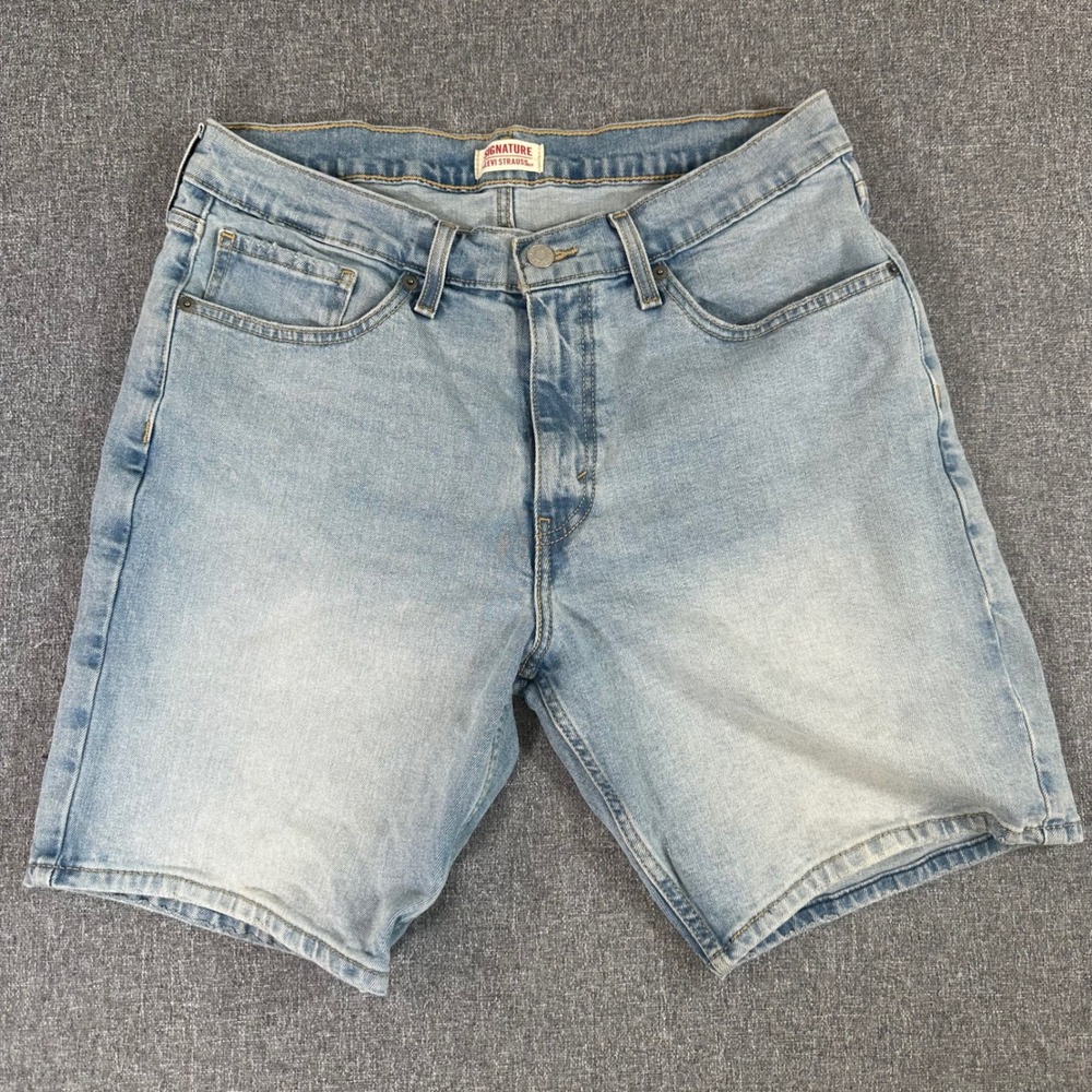 Signature by Levi Strauss Mens Denim Jean Shorts Light Wash Blue W32 Regular Fit